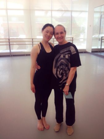 刘夏静在Alvin Ailey Dance Center师从霍顿现代舞亲传大师Anna老师。