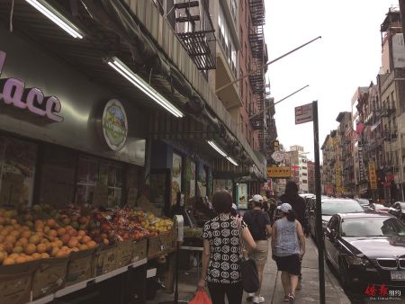 曼哈顿华埠许多小商业属于“微商”。（林菁摄）