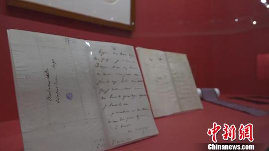 “维克多·雨果：天才的内心”展览展品之一，维克多·雨果的书信手稿。　徐明睿 摄