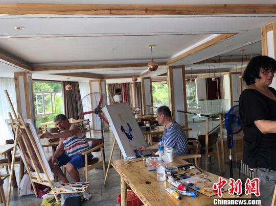 俄罗斯油画家走进贵州采风：用“画笔”讲述中国故事