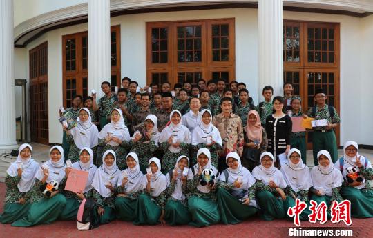 印尼学生走进中国总领馆感知中印尼关系（图）