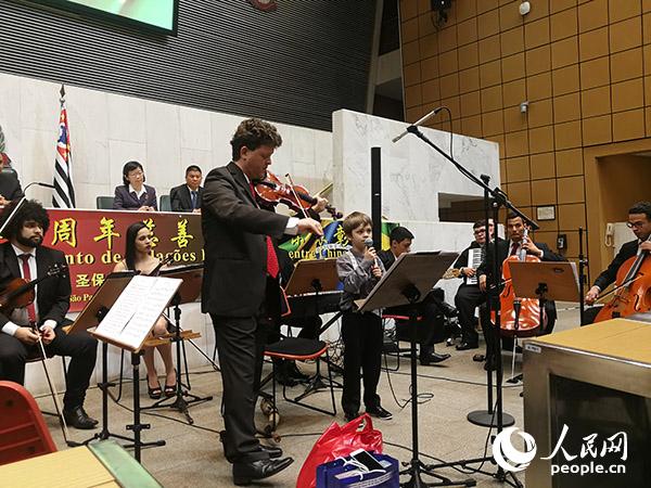 庆祝中巴建交45周年慈善爱心音乐表彰会活动现场。