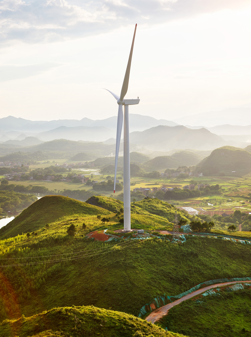 协合井塘风电场每个风力涡轮机的叶轮直径达到 121 米，清洁能源发电能力为 2 兆瓦。