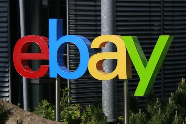 eBay现任CEO Devin Wenig去职，eBay任命公司高级副总裁、首席财务官（CFO）Scott Schenkel为临时首席执行官（CEO）。