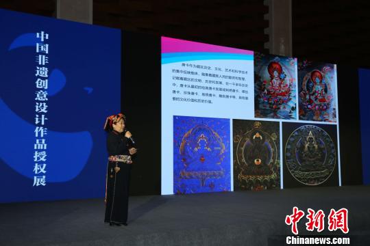 图为“中国非遗创意设计作品授权展”现场。　钟欣 摄
