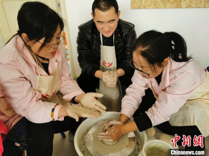 甘肃陶艺文化进校园特色课程促师生综合素质提升
