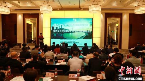 中国侨网“聚焦‘一带一路’建设服务保障自贸区发展”第四届自贸区知识产权司法保护研讨会于18日在上海举行。　董雪皓　摄