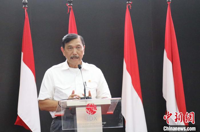 图为印尼海洋事务与投资统筹部部长卢胡特作主旨发言。　林永传 摄