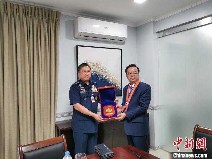 中国驻菲大使会见菲律宾海岸警卫队总司令加西亚