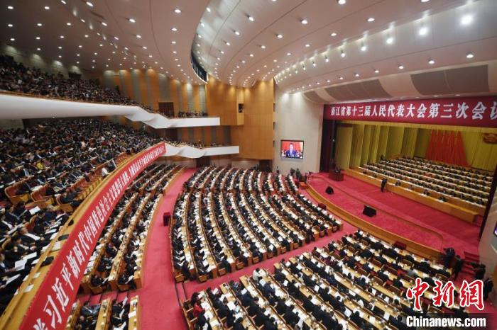 浙江省第十三届人民代表大会第三次会议现场。　王刚 摄