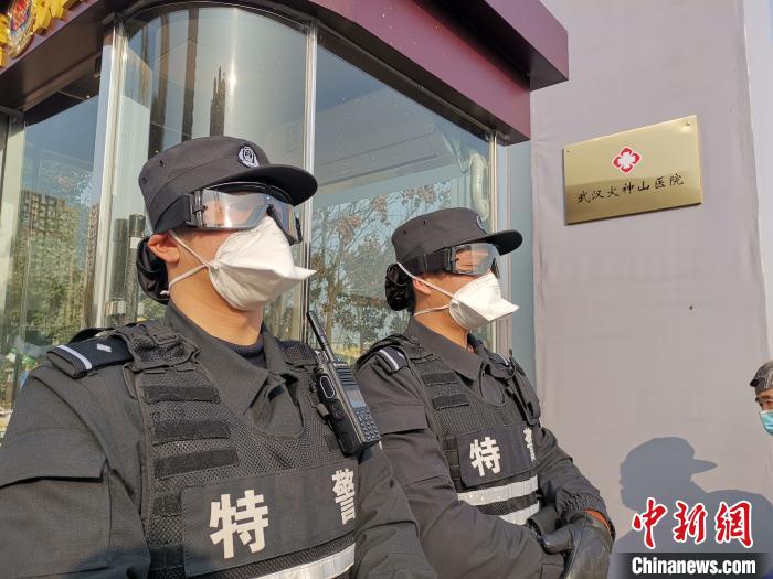 武汉火神山医院正式启用两百余警力全天候驻守