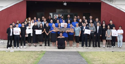 毛利语和汉语响彻奥克兰，新西兰华人与毛利人青年携手声援中国。