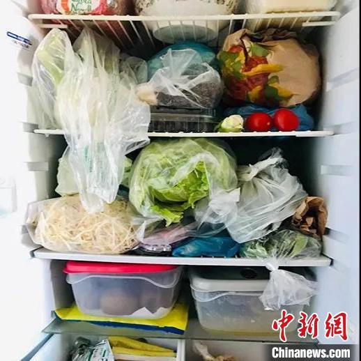 “留守华侨”家中储备充足的食物。文成宣传部供图