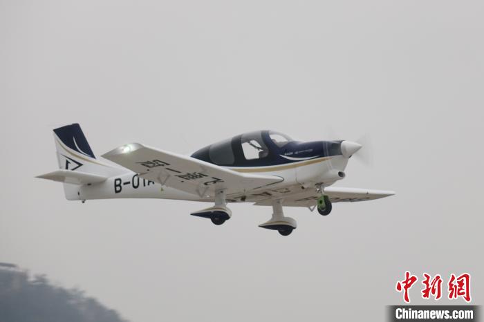 当日上午，GA20飞机进行了爬升率、巡航速度及阻力测试科目的试飞。冠一通飞 供图