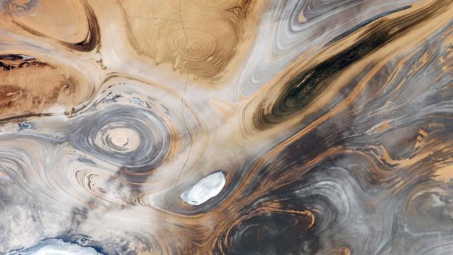 这是由“吉林一号”卫星于3月20日拍摄的伊朗卡维尔盐漠。