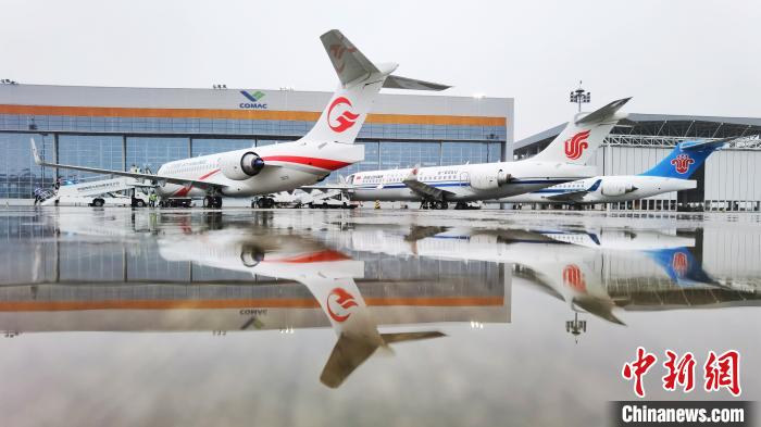 中国国产ARJ21飞机正式入编国航、东航、南航机队