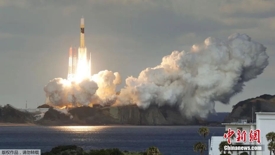 资料图：日本防卫省的首颗“防卫通讯卫星”，2017年1月24日下午从位于鹿儿岛县的种子岛宇航中心发射升空。