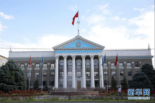 图为吉尔吉斯斯坦比什凯克市政厅。新华社发 罗曼 摄 图片来源：新华网