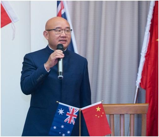 中国侨网图为澳大利亚福建总商会新任会长林文灯发表就职演说。　宁德市侨联 供图