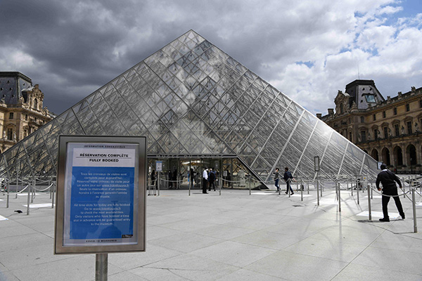 当地时间2020年7月6日，法国巴黎，卢浮宫恢复开放，采取严格的疫情防控措施，控制参观人数。人民视觉  图