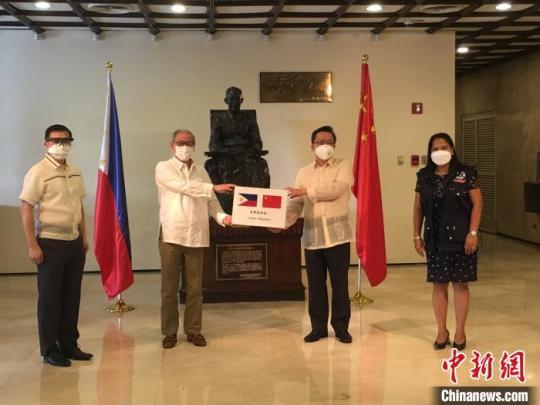 中国无偿援助菲律宾130台呼吸机全部交接将继续助菲抗疫