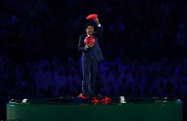 2016年8月21日，时任日本首相安倍晋三亲自登台参与“东京八分钟”扮演“马里奥”