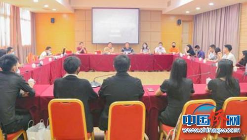 中国侨网与在厦华裔留学生面对面交流。　杨宇睛　摄