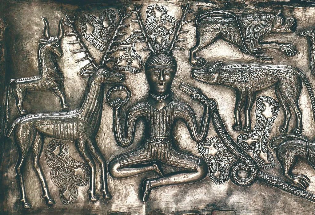 根德斯特鲁普银锅（Gundestrup Cauldron）上的凯尔特“鹿头神”刻努诺斯（约公元前3世纪至2世纪），今藏哥本哈根丹麦国家博物馆