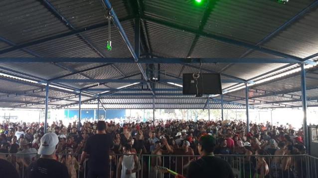 巴西马瑙斯舞会7000人非法聚集 组织者被拘留