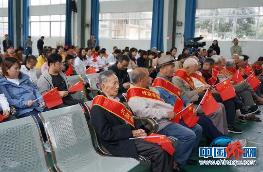 归侨侨眷参加桂林市举办的《中华人民共和国归侨侨眷权益保护法》颁布30周年纪念活动。　欧惠兰 摄