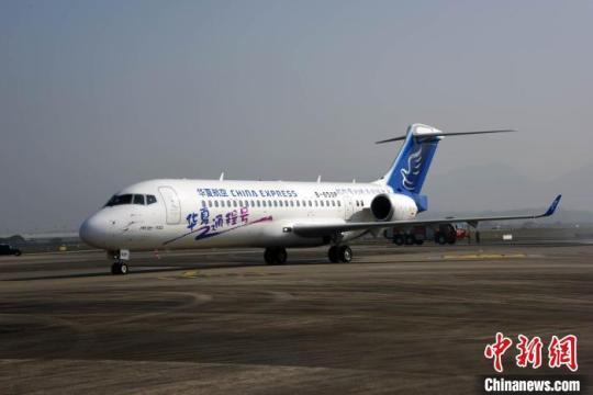 中国国产客机新获百架订单华夏航空接收首架ARJ21