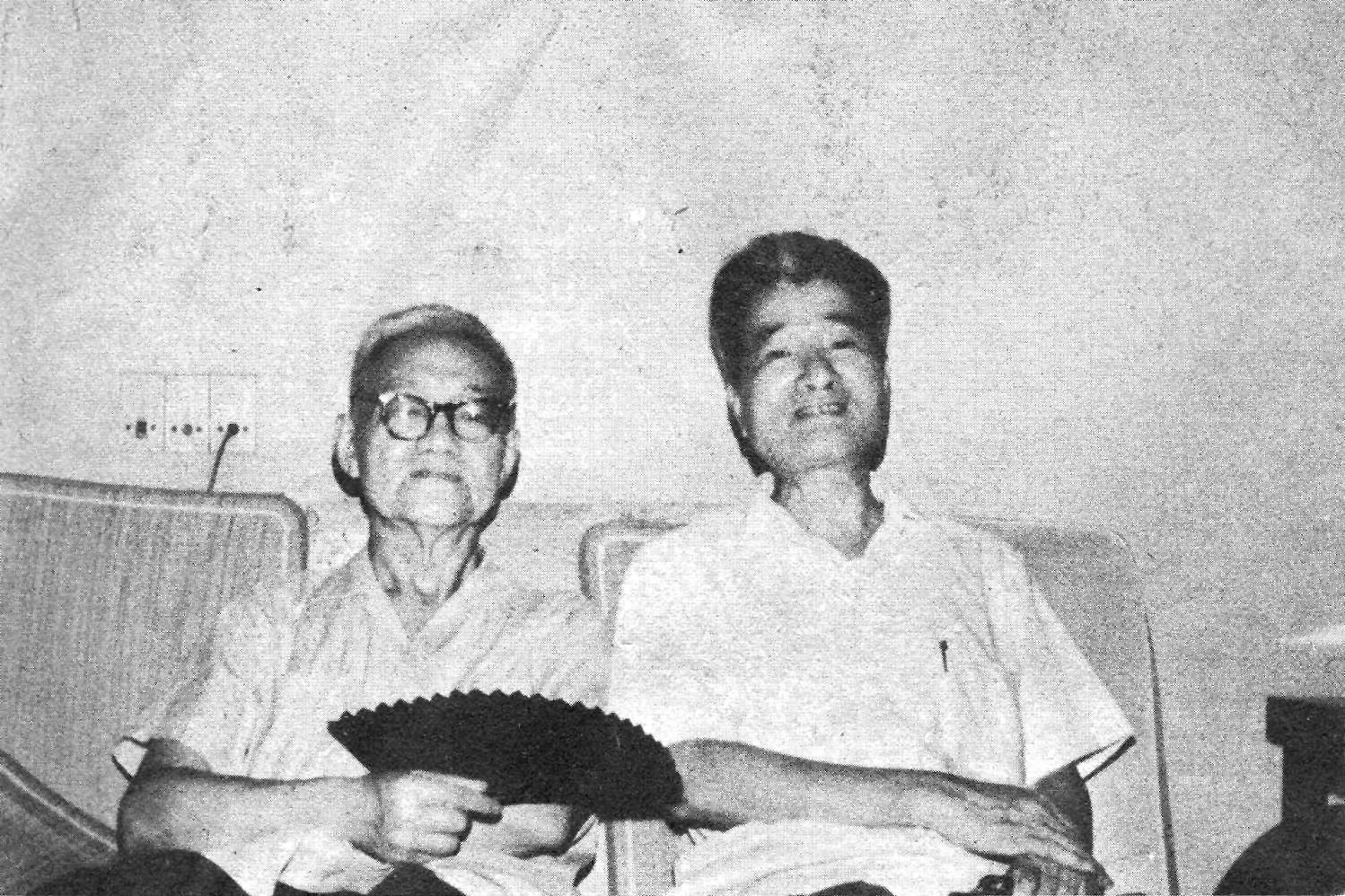 1970年代末，张乐平（右）和巴金先生