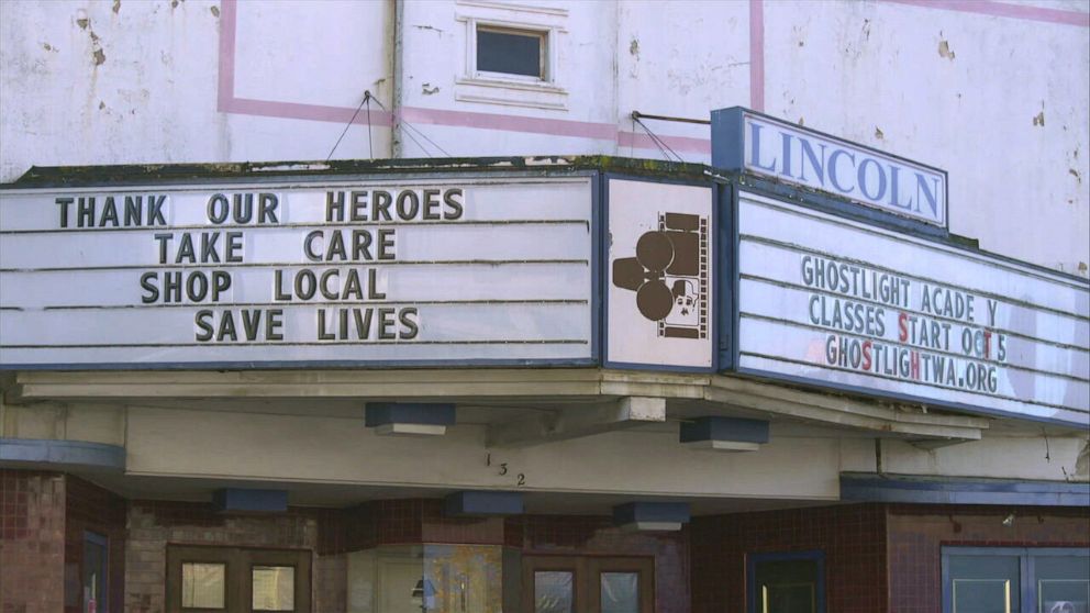 PHOTO: Sign in Port Angeles, Washington reads 'Thank our Heroes.'