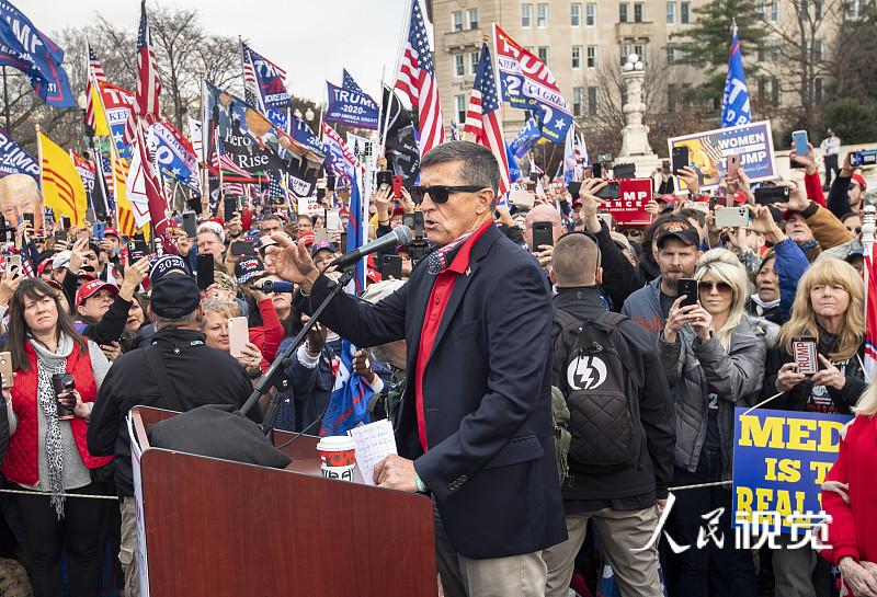当地时间2020年12月12日，美国前国家安全顾问弗林在华盛顿参加了特朗普支持者举行的抗议集会。 视觉中国 图