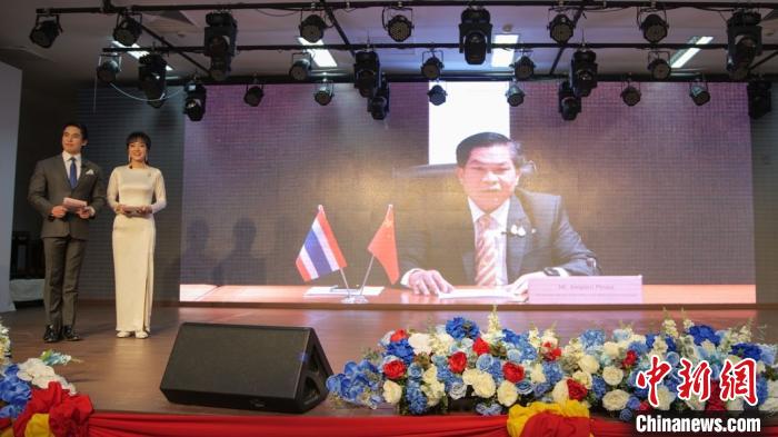 泰国高等教育与科研创新部高等教育委员会秘书长桑攀？叻缇德致辞。　王国安 摄