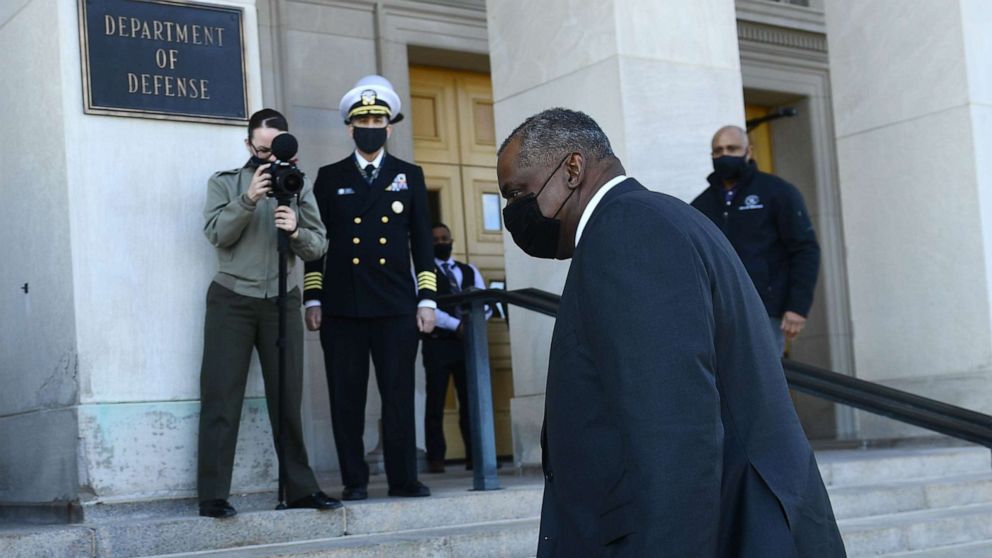 PHOTO: Incoming U.S. Secretary of Defense Lloyd Austin arrives at the Pentagon in Washington, D.C., Jan. 22, 2021.