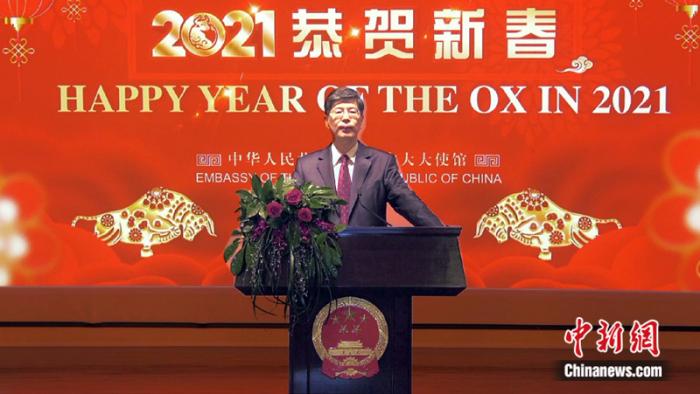 中国驻加拿大大使丛培武在2021年线上春节招待会上致辞。中国驻加使馆 供图