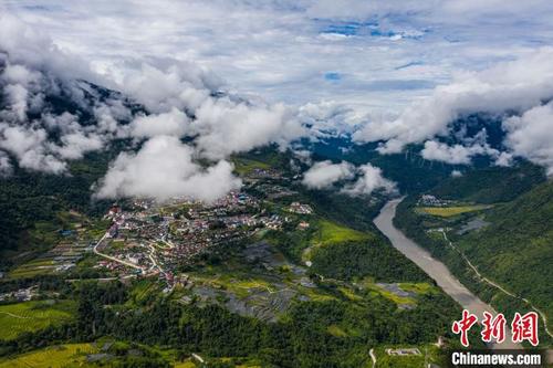 中国侨网资料图为西藏墨脱县城。　何蓬磊　摄