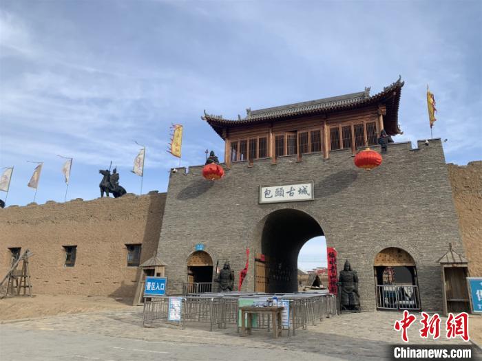 图为刘鹏打造的包头古城。　内蒙古统战部综合保障中心供图 摄