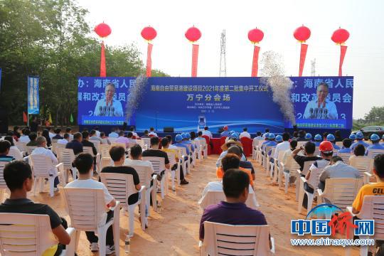 中国侨网海南万宁市2021年度第二批项目集中开工。　许安雄　摄