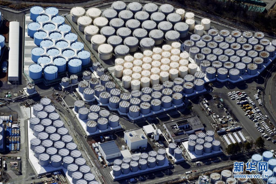 这是2021年2月13日拍摄的日本福岛第一核电站核污水储水罐。新华社/共同社