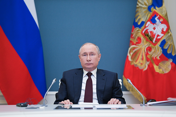 俄罗斯总统普京以视频方式出席领导人气候峰会，并发表致辞。
