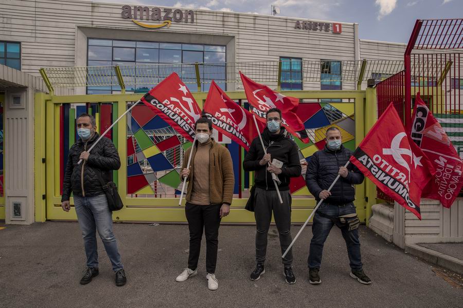 2021年3月22日，意大利那不勒斯，全球最大在线零售商亚马逊公司的意大利员工举行24小时罢工，约3万多名仓库和转运站工作人员以及送货人员参与罢工。