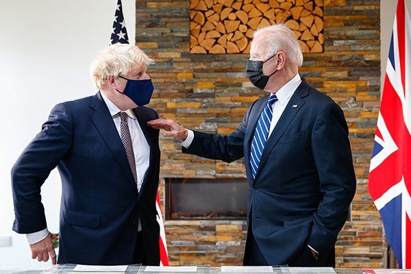 正在英国访问的美国总统拜登于当地时间6月10日与英国首相约翰逊举行首次面对面会谈。人民视觉 图