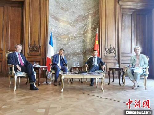 中国侨网中国驻法国使馆当地时间10日在巴黎举办“傲立潮头话百年——庆祝中国共产党建党百年研讨会”。　中国驻法国使馆供图