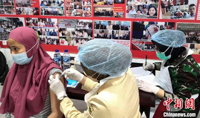 印尼华社持续助力当地新冠疫苗接种（图）