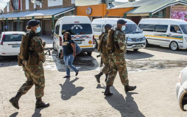 南非政府加派25000名军人平息骚乱