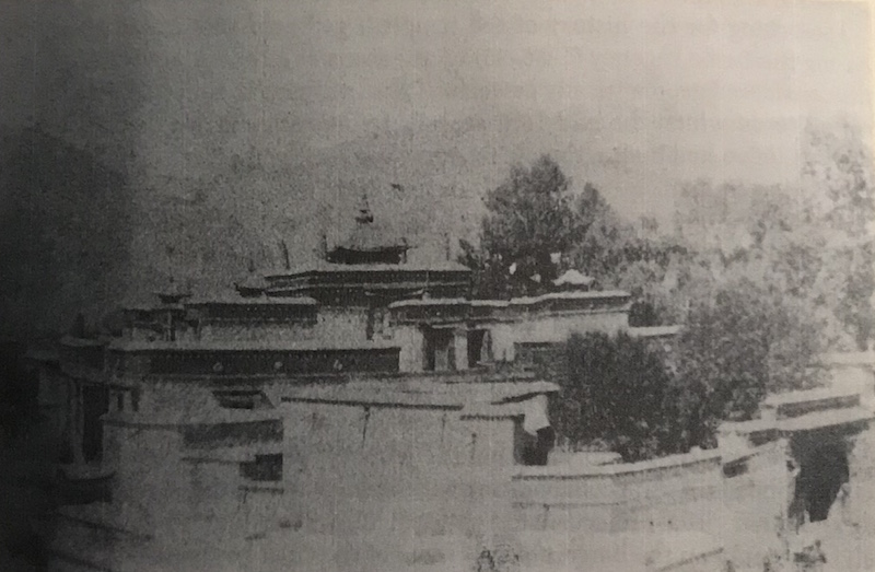 1900年，日本僧人河口慧海拍摄的吉本岗拉康