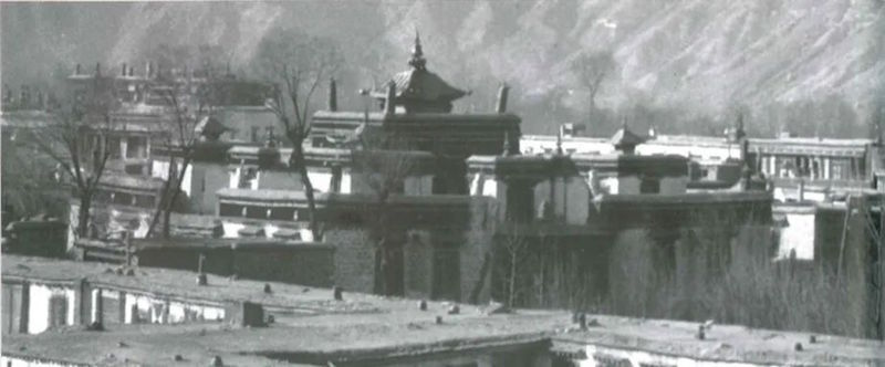 吉本岗拉康曾是拉萨古城地标，休·理查德森摄于1940年代