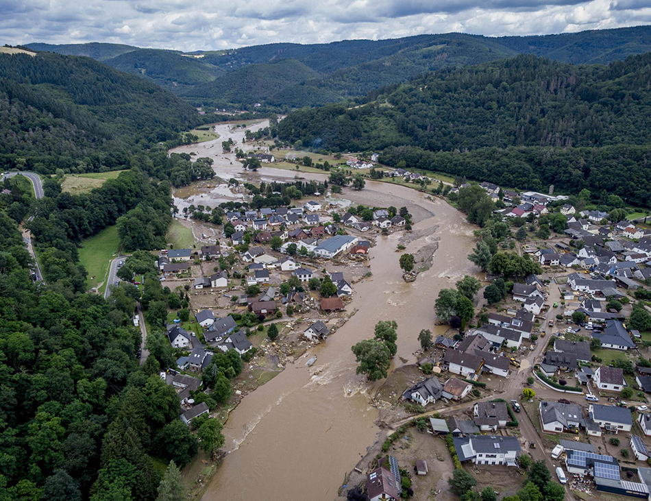 洪水侵袭后的德国小镇俯瞰图